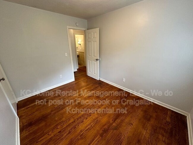 Building Photo - 10700 E 28th Terrace S