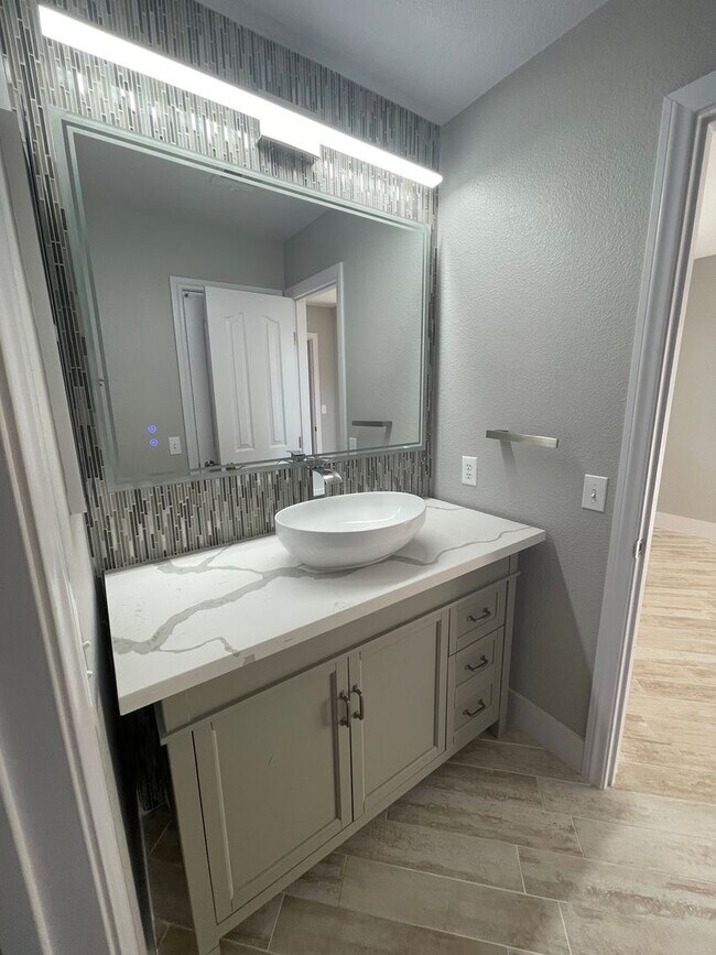 Building Photo - **GORGEOUSLY REMODELED & CLEAN!!  3BD-2 1/2BA HOME IN SILVERADO RANCH !!  *** ONLY $2,190 ***