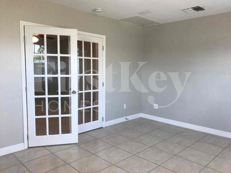 Building Photo - 112 Stafford Pl