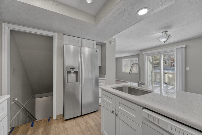 Building Photo - $2,590.00 - $300 OFF First Months' Rent - 4 Bedrooms, 2.5 Bathrooms, Single Family Home in Aurora...