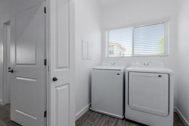 Building Photo - Brand New Townhome For Rent