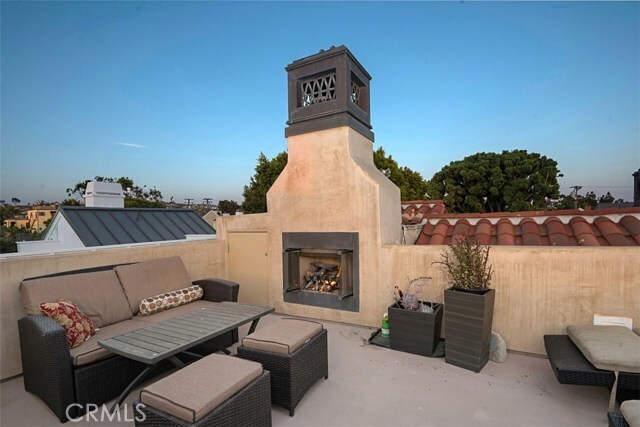 Building Photo - 613 Begonia Ave