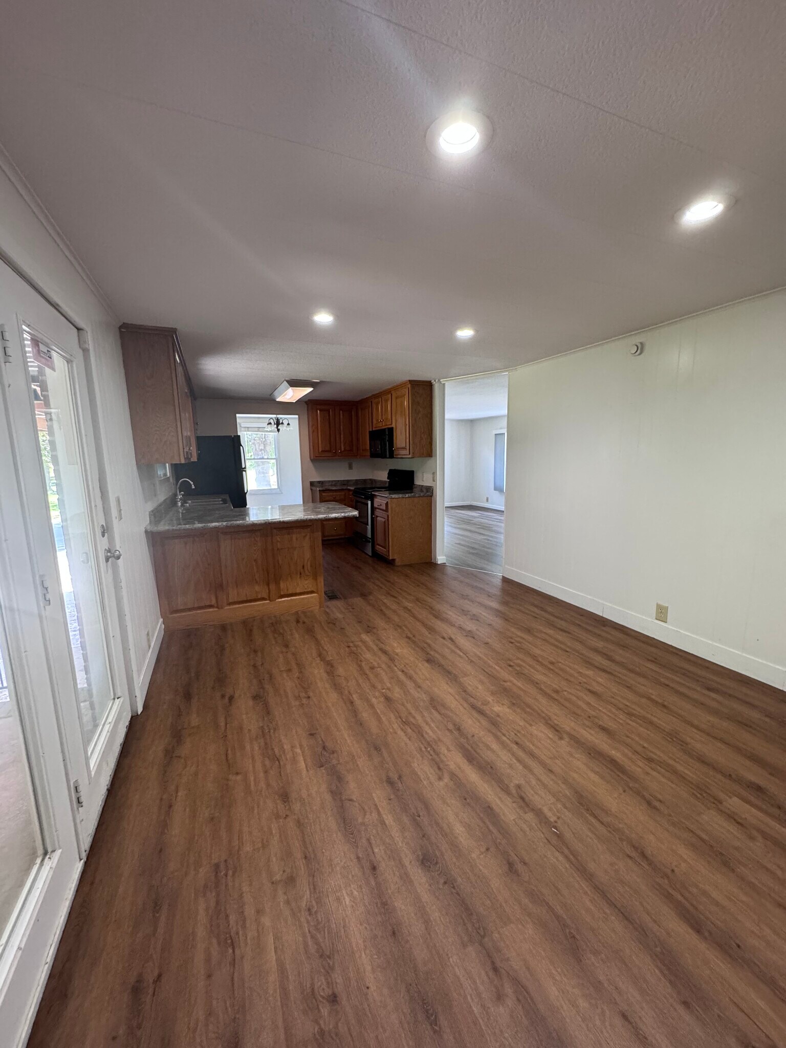 Building Photo - 2300 Sun Valley Cir