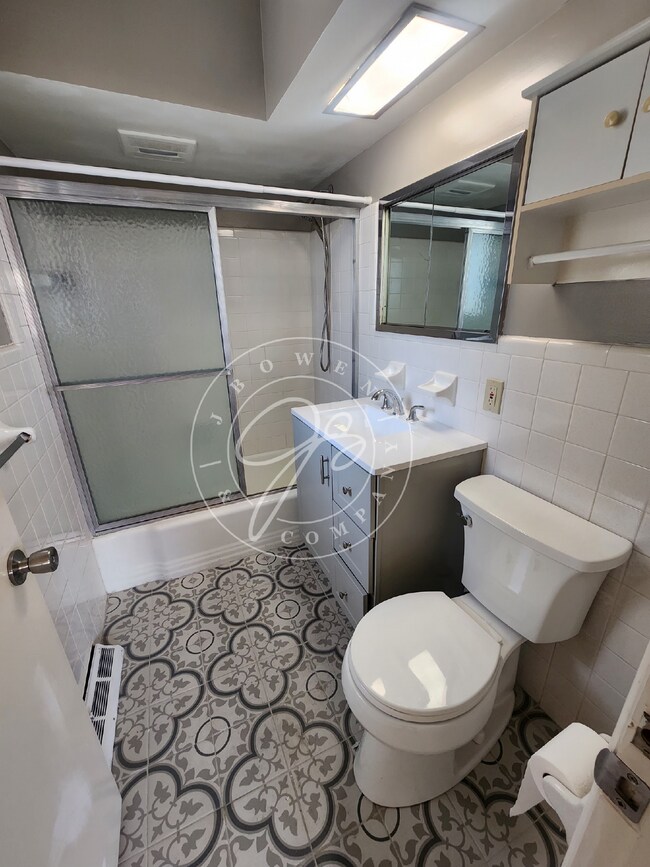 Building Photo - Charming 2-Bed, 2-Bath Condo with many upd...