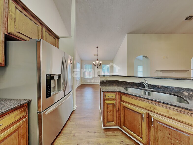 Building Photo - 389 Sunderland Way