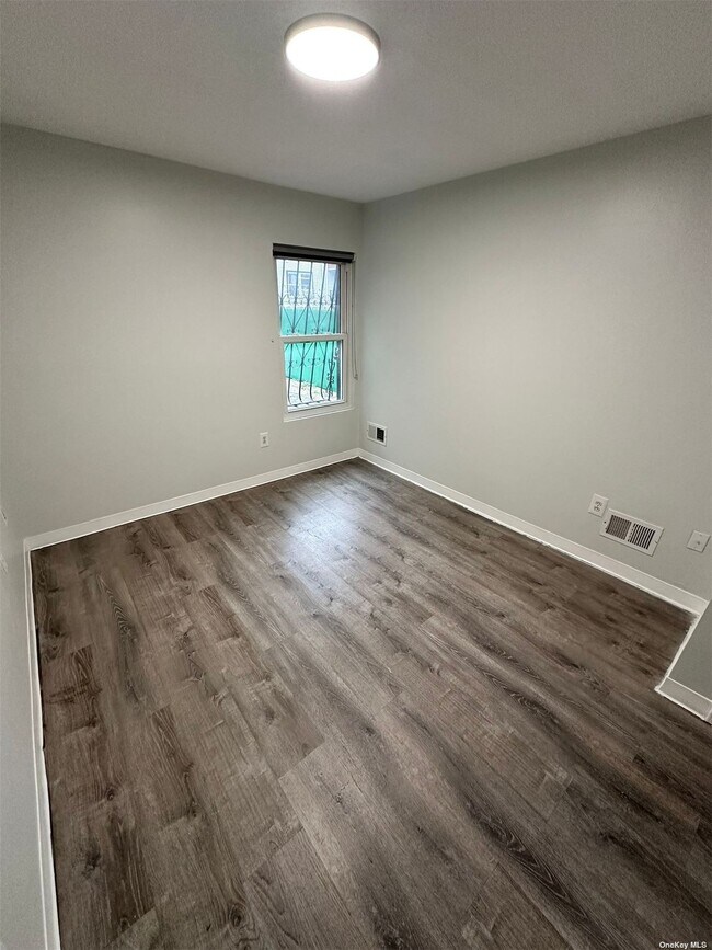 Building Photo - 367 Cypress Ave
