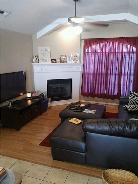 Building Photo - 2624 N Valencia Ave