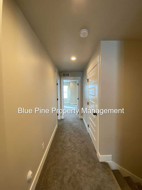 Building Photo - 2890 Sunburst Dr