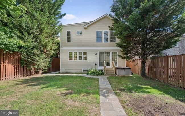 Building Photo - 4413 Butterworth Pl NW