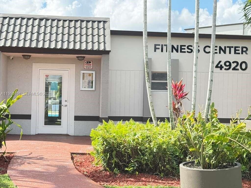 Building Photo - 5201 Geneva Way