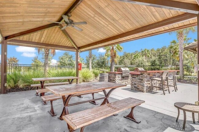 Building Photo - 2487 Empress Dr