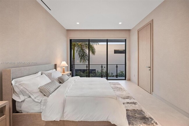 Building Photo - 723 NE 77th St