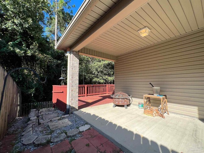 Building Photo - 702 Mozingo Ln