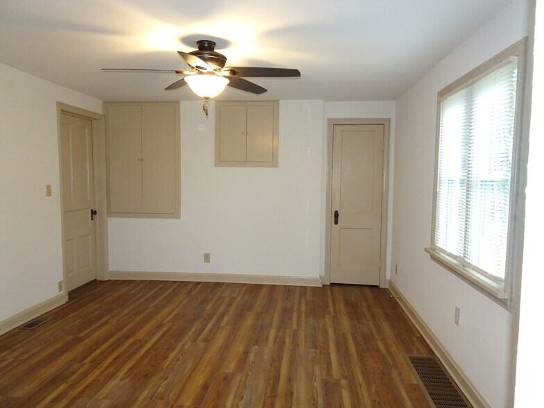 Building Photo - 415 E Lima St