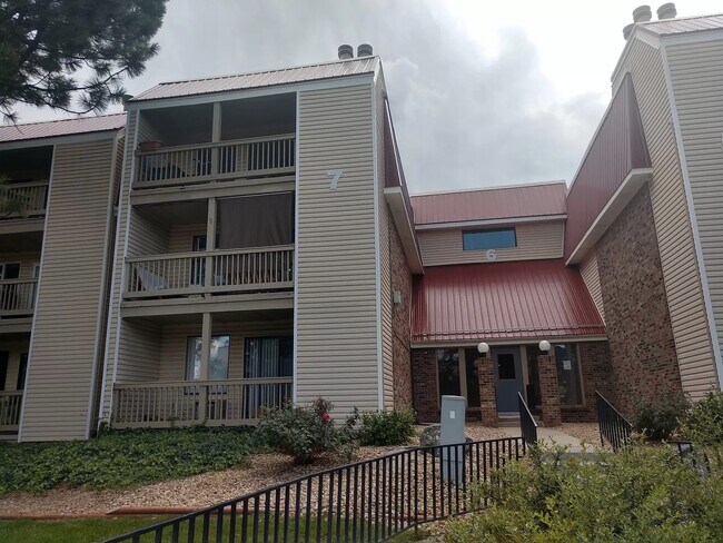 Building Photo - 14740 E Kentucky Dr