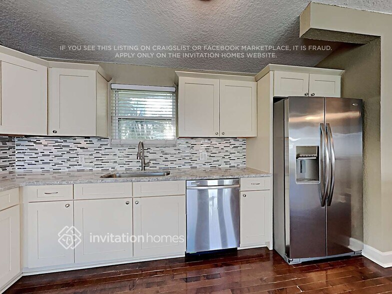 Building Photo - 410 4th St S