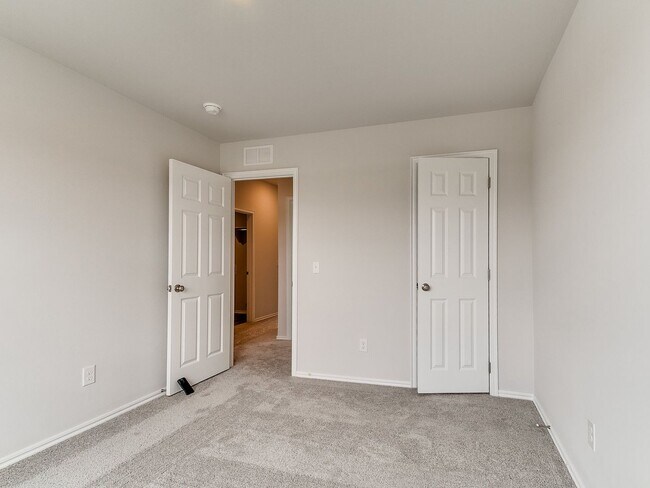 Building Photo - Charming New Home!