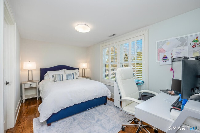 Building Photo - 20 Outlook Dr