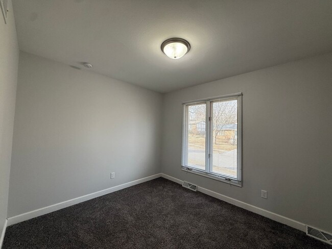 Building Photo - $3,200 | 5 Bedroom, 3 Bathroom House | No Pets | Available for Immediate Move In!