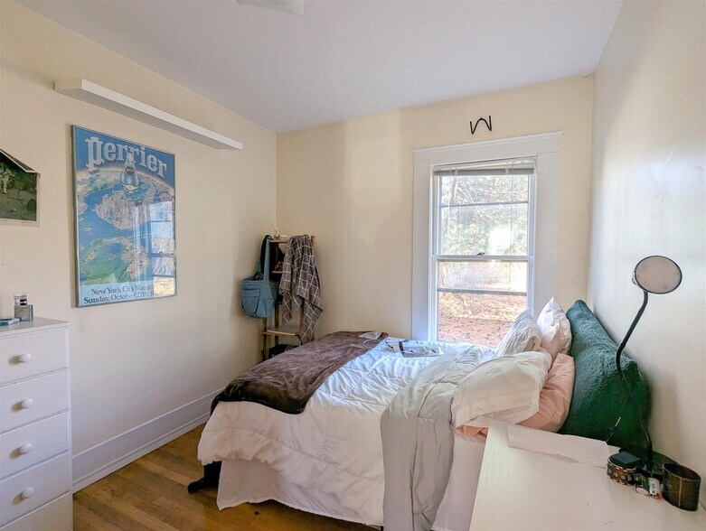 Building Photo - 28R Cherry St