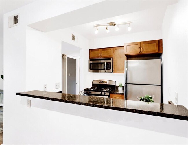 Building Photo - 2020 S Congress Ave