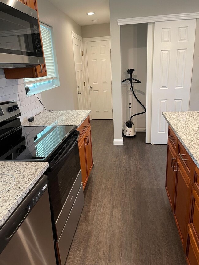 Building Photo - 1550 Frebis Ave