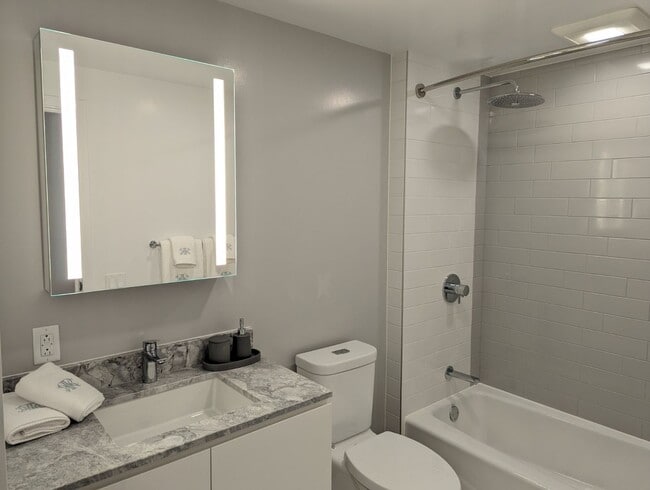 Building Photo - 2160