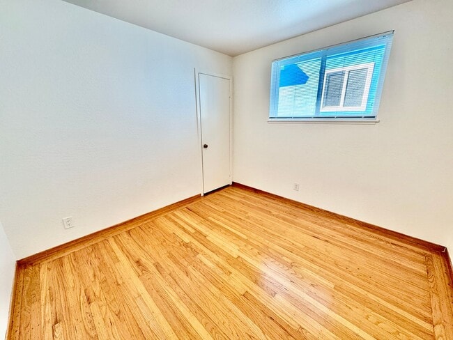Building Photo - Updated Upstairs 3Bed/2Ba Home in Daly City with Views!
