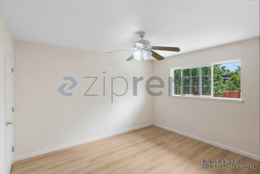 Building Photo - Unit