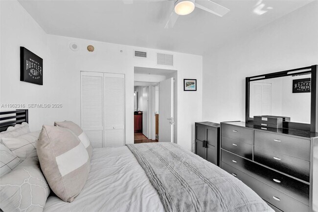 Building Photo - 300 S Biscayne Blvd