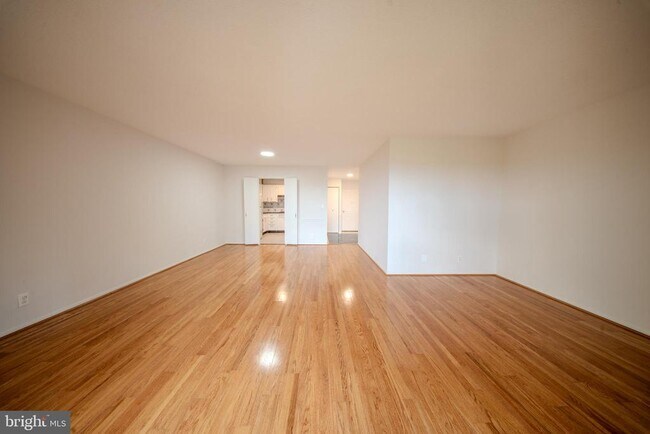 Building Photo - 8370 Greensboro Dr