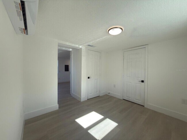 Building Photo - 401 E Columbus Dr