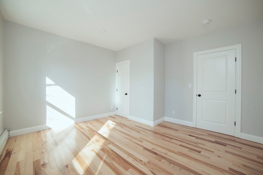 Building Photo - 14 Duffley Ct