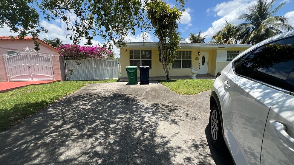Primary Photo - 9941 NW 27th St