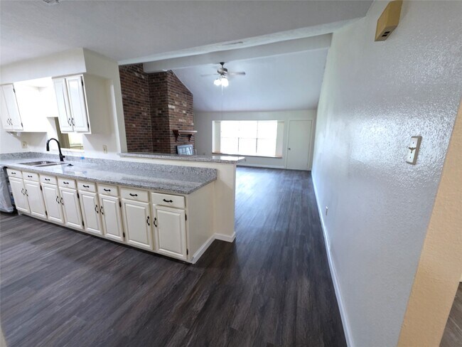 Building Photo - 4860 Kentington Dr