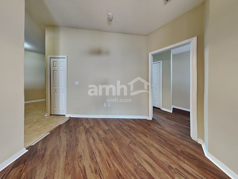 Building Photo - 3144 Summer House Dr