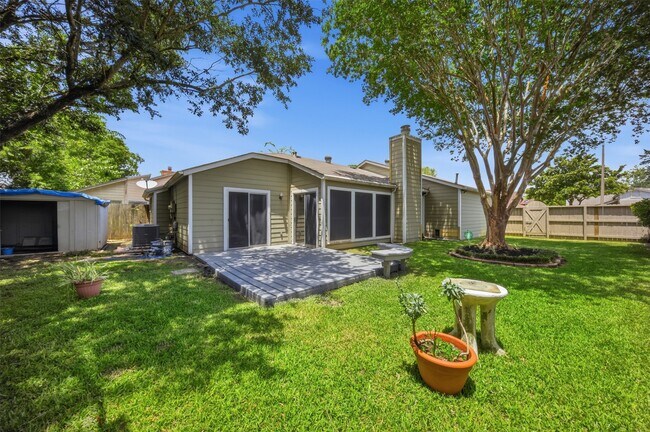 Building Photo - 7518 Alcomita Dr