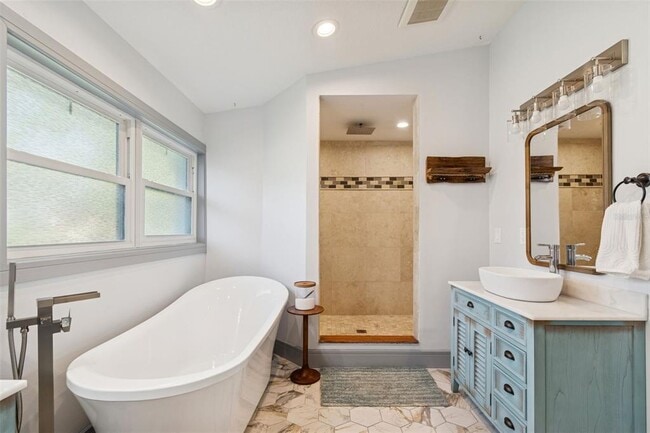 Building Photo - 292 Sunlit Cove Dr NE