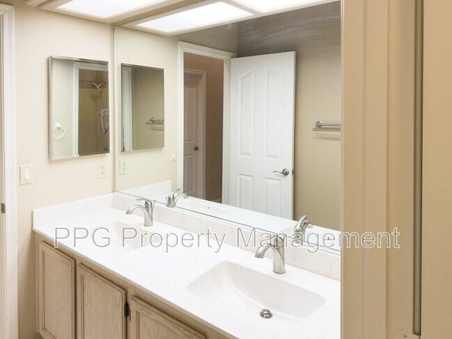 Building Photo - 5517 W Aster Dr