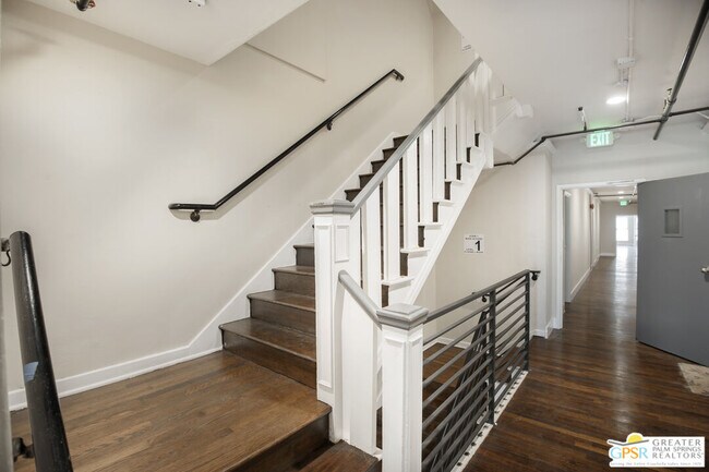 Building Photo - 250 S Kenmore Ave