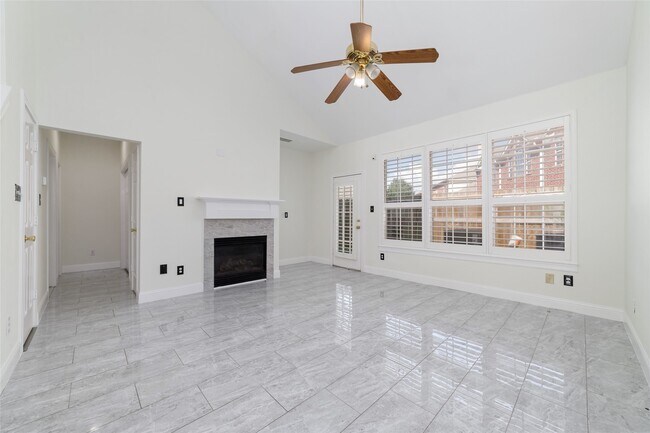 Building Photo - 1408 S Friendswood Dr