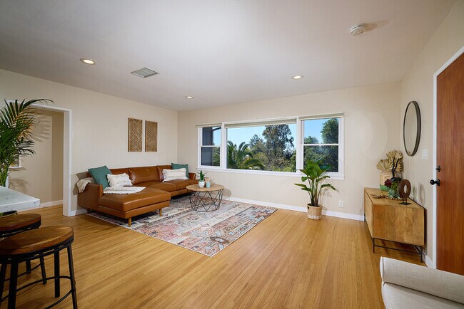 Building Photo - 2136 Foothill Dr