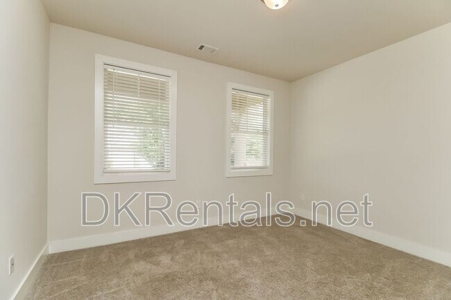 Building Photo - 140 Stewart Glen Dr