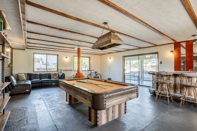 Building Photo - Room in a large shared home, great neighborhood, friendly roommates!