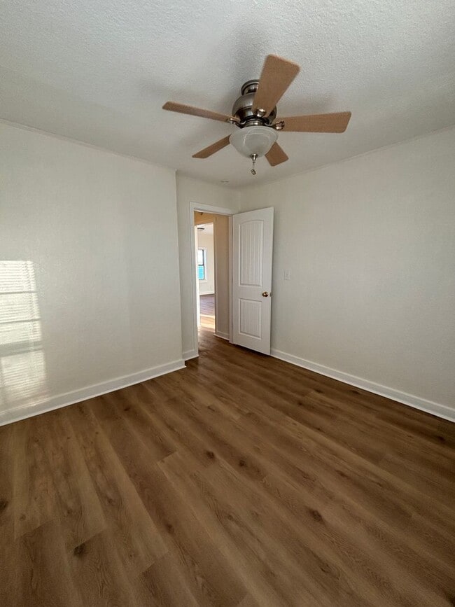 Building Photo - Cozy Lakefront Home w/Private Dock