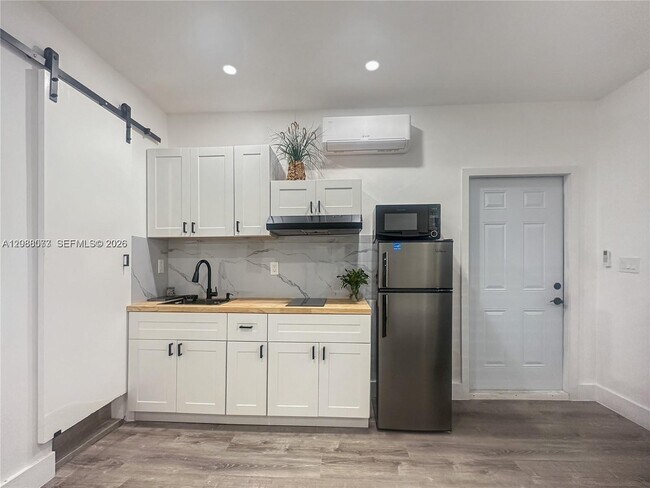 Building Photo - 15400 SW 169th Ln