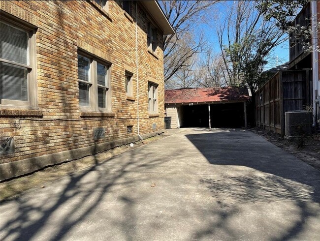 Building Photo - 1706 Hawthorne St