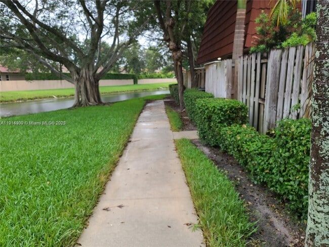 Building Photo - 9940 NW 6th Ct