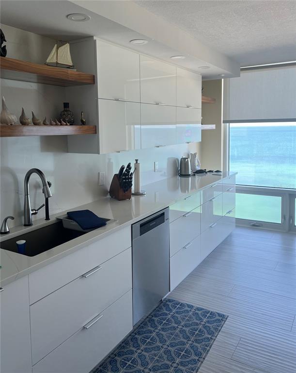 Building Photo - 2425 Gulf of Mexico Dr