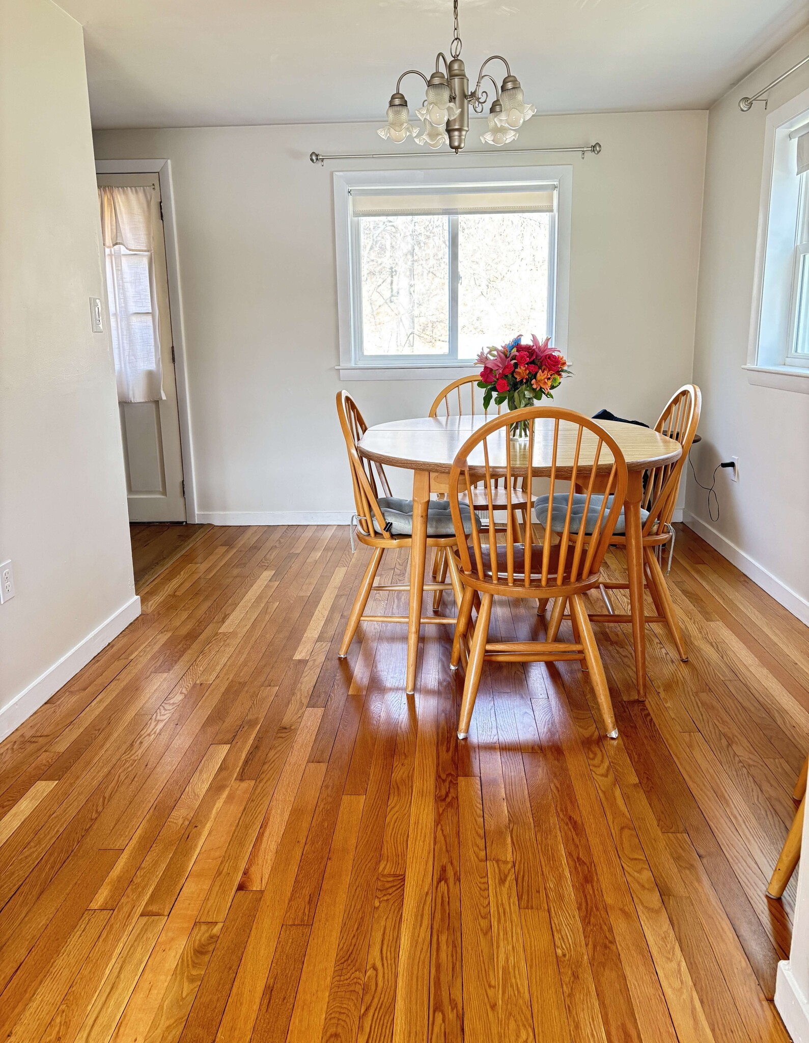 Dining Area - 125 Central St